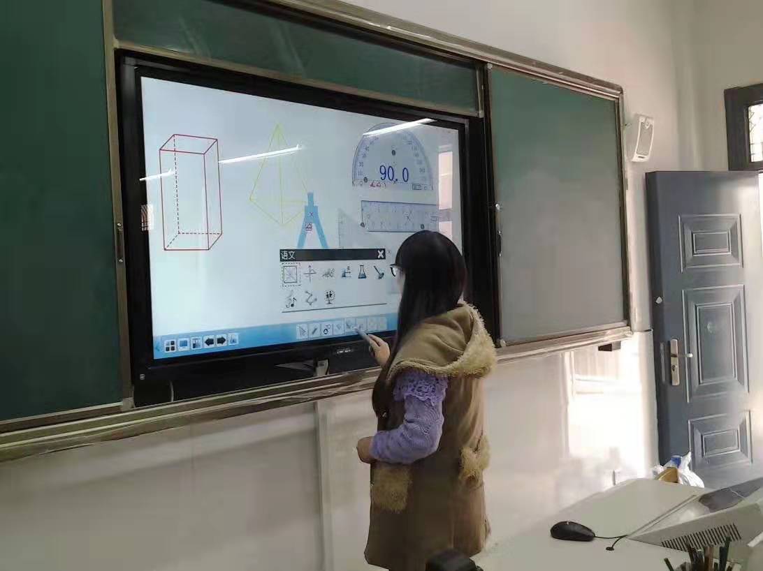 广东韶关某中学智能教学一体机