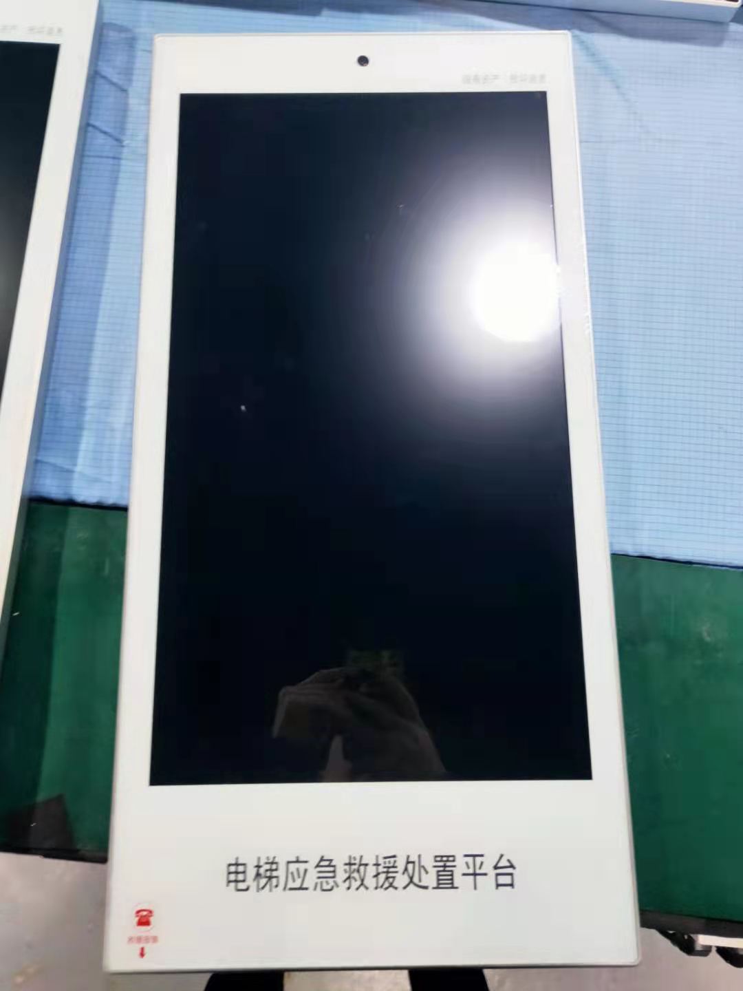 21.5寸智慧电梯广告机